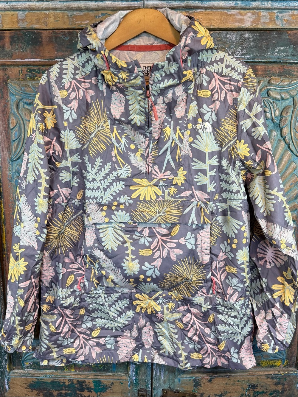 North Face lightweight packable anorak hoodie